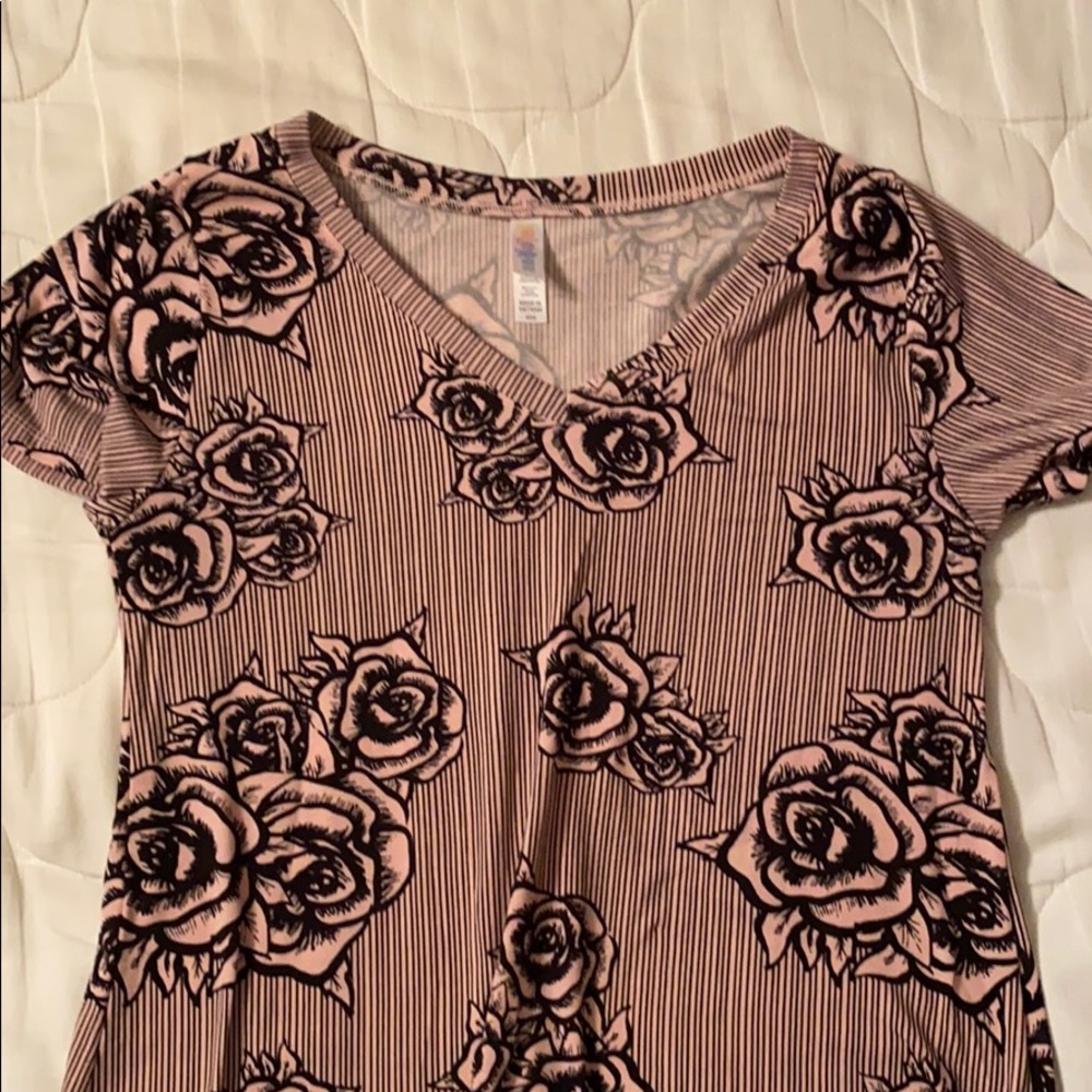 LuLaRoe XXS V-neck tee